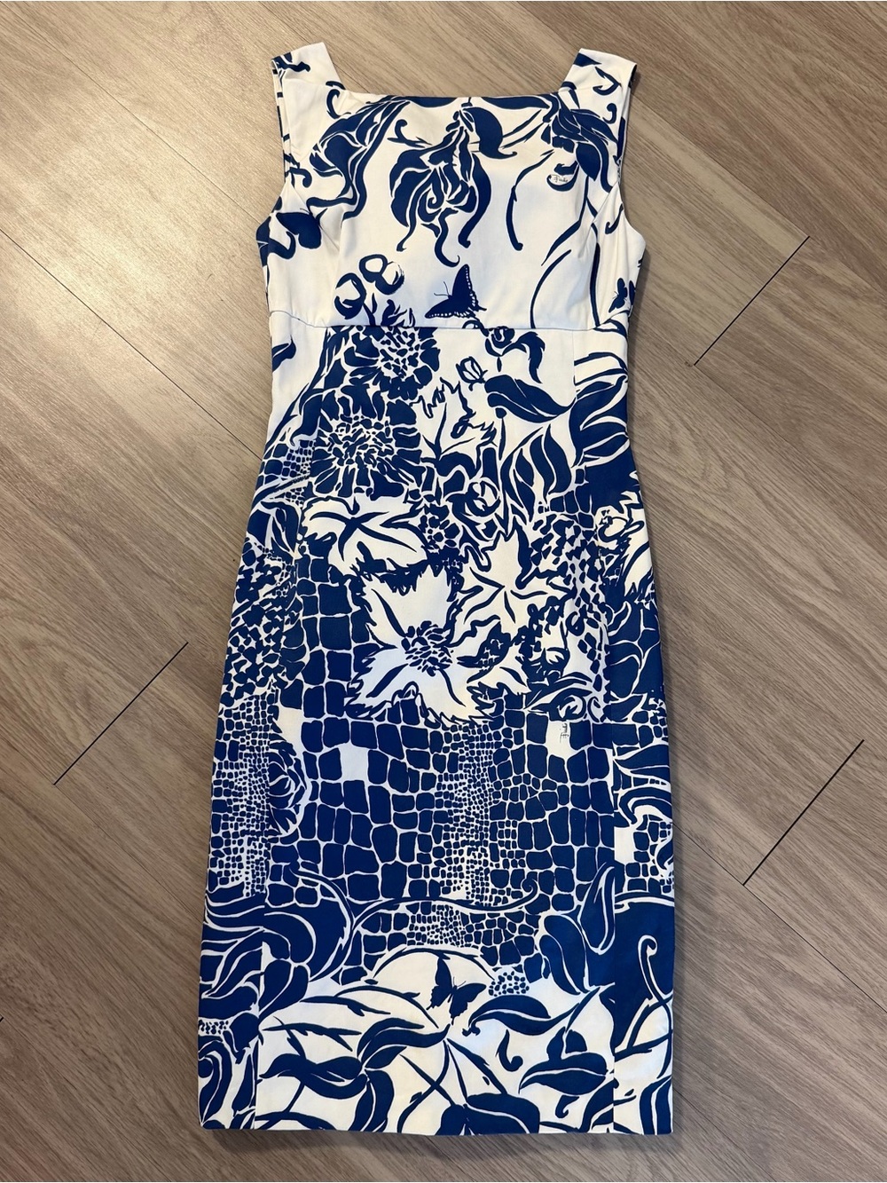 Emilio Pucci, Blue & White Floral Croc Sheath Dress, Midi Dress |‎ Women’s 8